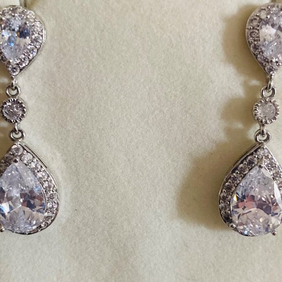 Classic Crystal Drop Earrings and Bracelet - Picture 2 of 3